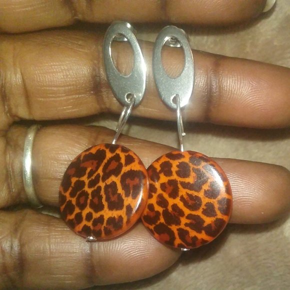 Leopards Print Earrings - Picture 4 of 5